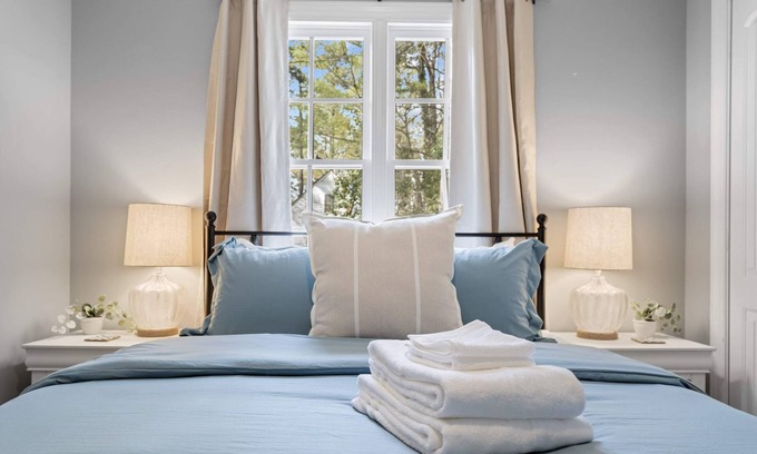 Cary House | EV Charger|King Bed|Pets OK|Bond Lake
