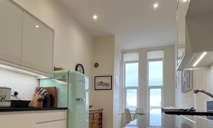 Broadstairs Apartment | Eva's Sea View 2 Bed 2 Bath Parking & NO GUEST FEES