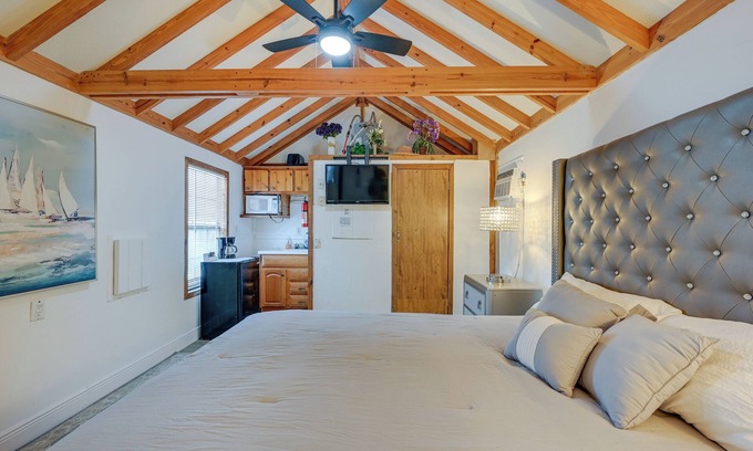 Everglades City Apartment | Everglades City Trailer Cabin: Boat Slip & Porch!