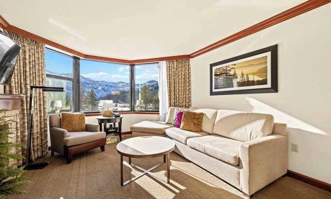 Olympic Valley Resort | Everline Resort -Valley View Suite