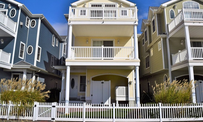 Townsend's Inlet House | EVERYBODY IN THE POOL!! 4 bedroom
