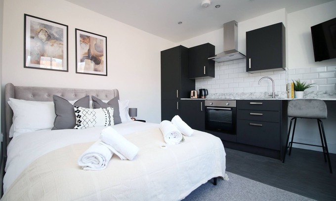 Newport Apartment | Eveswell Studios Comfort Studio 1