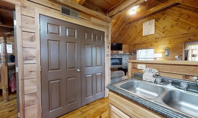 Townsend Cabin | Evie's Mountain Castle