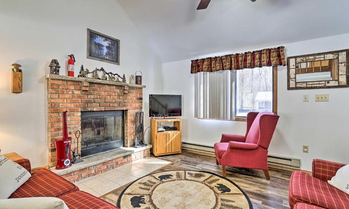 Pocono Lake House | Evolve Getaway with Arrowhead Lake Amenity Access!