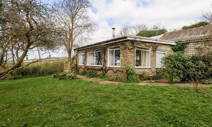 West Bexington Cottage | EWELEAZE, pet friendly, country holiday cottage in West Bexington