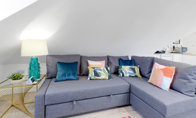 Tolworth Apartment | Ewell Modern Design 2 Bedroom Apartment - Surbiton