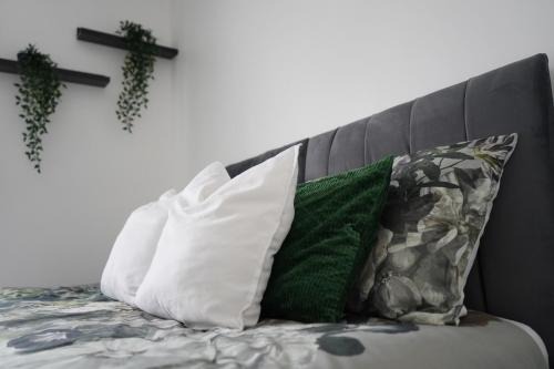 Gravesend House | Excellency Stays , Contractors ,families , Comfort Home , Free Parking ,