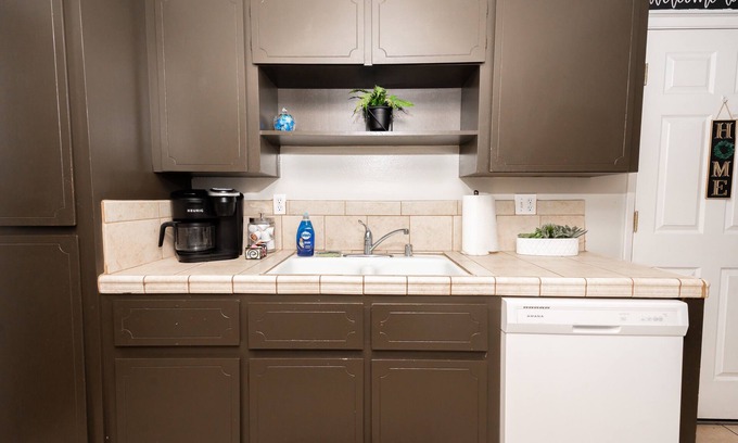 Fresno House | Excellent Home near Shopping and Restaurants