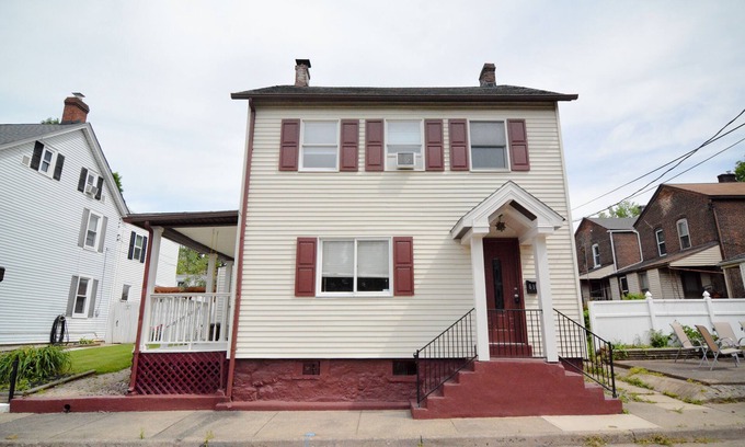 Bethlehem House | Excellent Location, Family Friendly, Walk to Main St, Close to everything