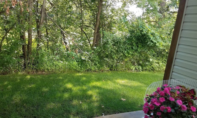 Oakdale House | Excellent Oakdale location borders Woodbury. Overlooks Woods Pond & Nature