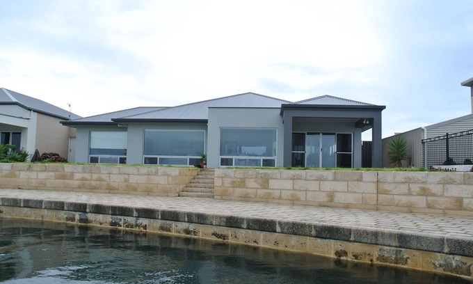 Cape Jaffa House | Exceptional Holiday Home - Boat Mooring Facilities - Marina Views