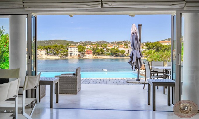Bandol Villa | EXCEPTIONAL Luxury villa, feet in the water on the beach of Renecros