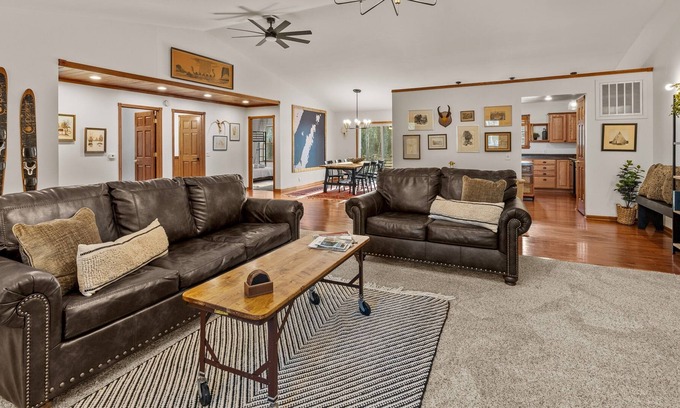 Jacksonport Cottage | Exceptional ! Minutes from Jacksonport/Lake Mich Beach - Book Summer 2024 Now!