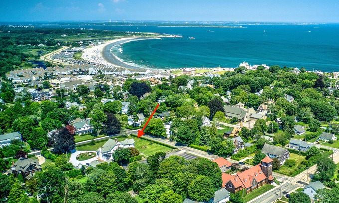 Narragansett Pier House | EXCEPTIONAL Narragansett Pier Historic Home