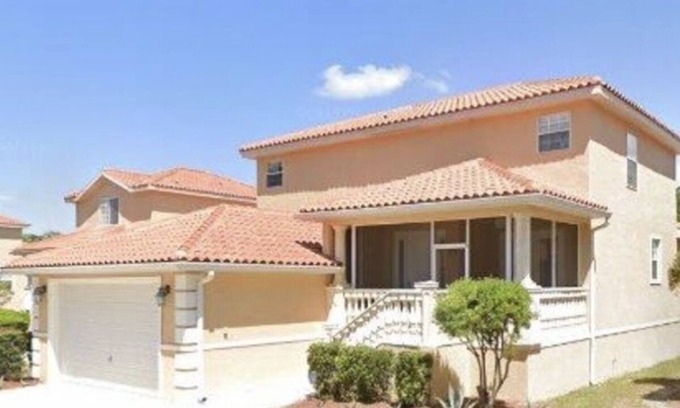 Homosassa House | Exceptional, on CANAL - WaterFront House, Dock available! Kayaks & Bikes & Pool!