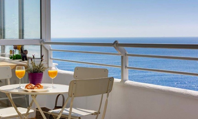 Torreguadiaro Apartment | exceptional sea view - feet in the water