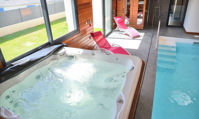 Le Conquet House | Exceptional sea view, heated indoor pool, spa, sauna.