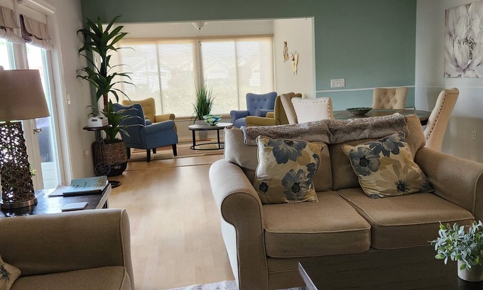 The Villages House | Exceptional Villa Close to Everything – Live Music, Dining & More!