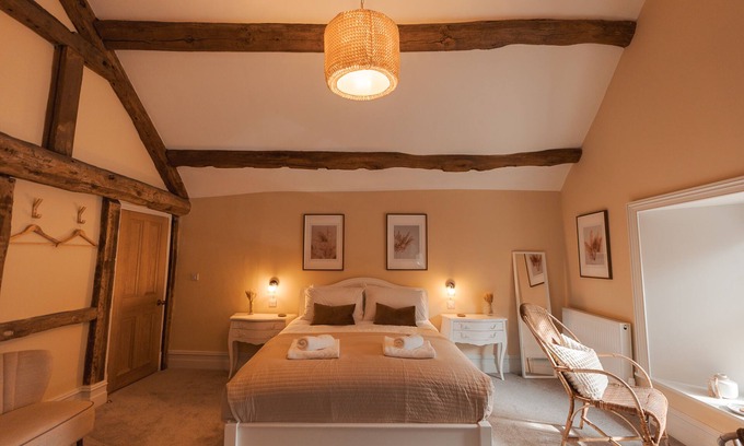 High Peak Apartment | Exceptionally large one bedroom Suite