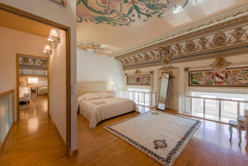 Menton Apartment | EXCEPTIONNEL ! VENEZ SEJOURNER DANS LES 3 SUITES D'UN AUTHENTIQUE ANCIEN PALACE DE LA "BELLE EPOQUE" de 1874 ! UNIQUE !