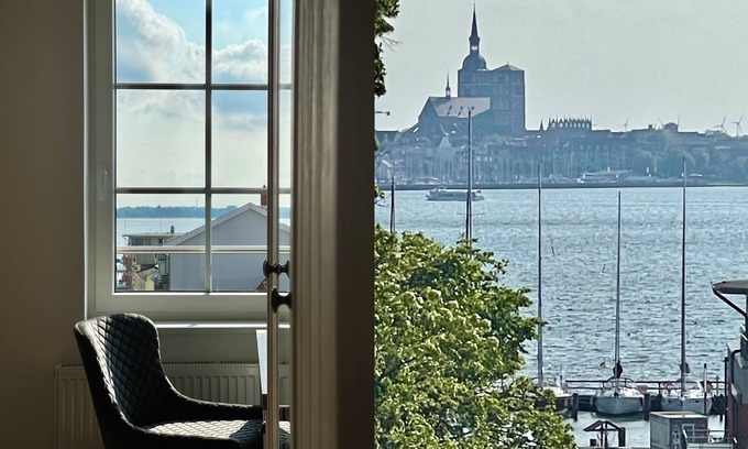 Altefaehr Apartment | Excl. Apartment with panoramic view of the Stralsund skyline - Seeblick Rügen