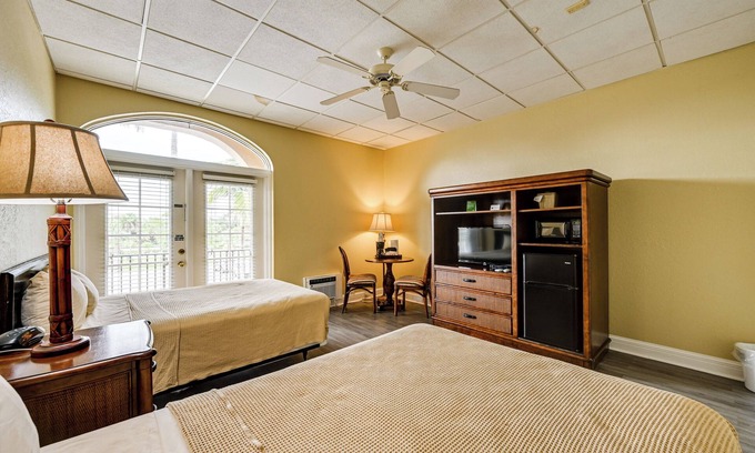 Naples Apartment | Exclusive 10K Islands Access: Hotel-Style Studio