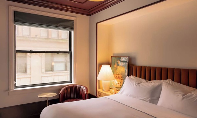 Gateway District Hotel | Exclusive Corner King Space at Fidelity Hotel, Fine Dining, Downtown Access