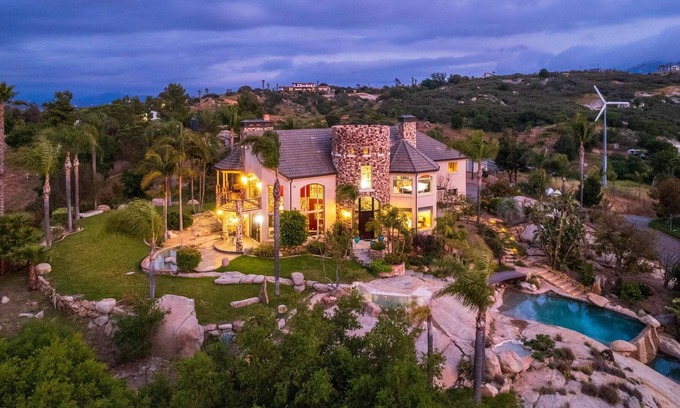 Ramona House | Exclusive Escape at Boulder Groves!