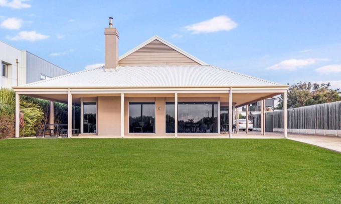 Wonnerup House | Exclusive *Front Row* Sunsets & Beachfront Bliss