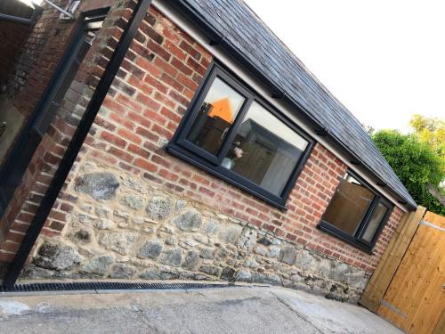 Newport Apartment | Exclusive Modern decorated 1 Bedroom Detached Studio