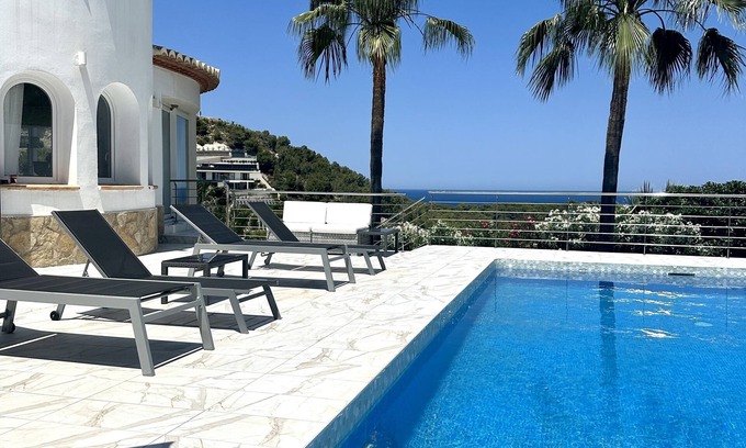 Mar Azul Villa | Exclusive Sea View Villa to Rent, 3 B+3B, SKY