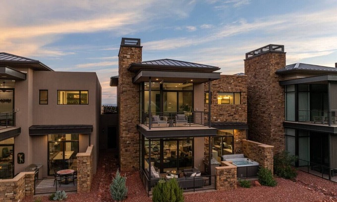 West Sedona House | Exclusive Seven Canyons Golf Resort, Pet Friendly, Private Spa, Community Pool