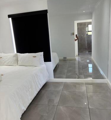 Port Elizabeth House | Exclusive Townhouse at The Square