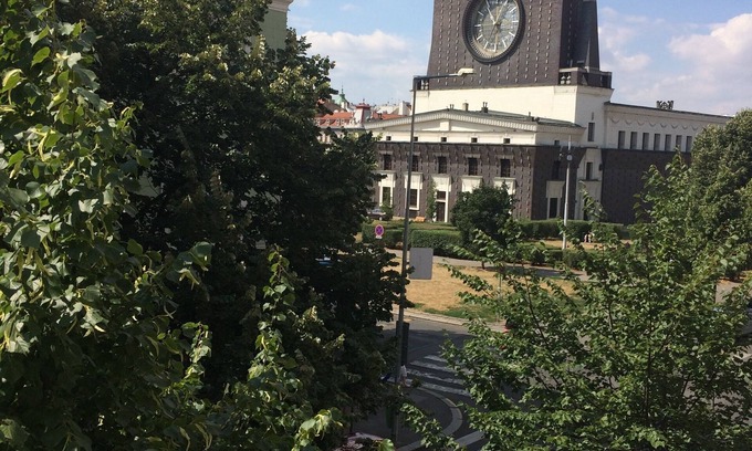 Vinohrady Apartment | Exclusive Vinohrady Location - Charming 2 Bedroom/2 Bathroom w/Balcony &Elevator