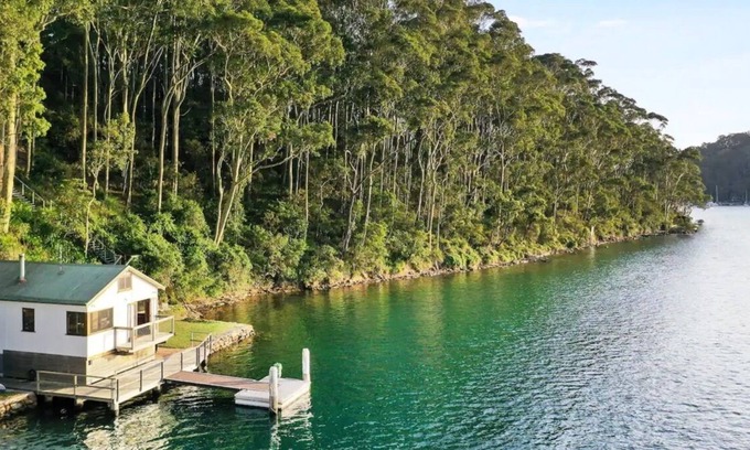 Sydney House | Exclusive Waterside Boathouse w/ Uninterrupted Views