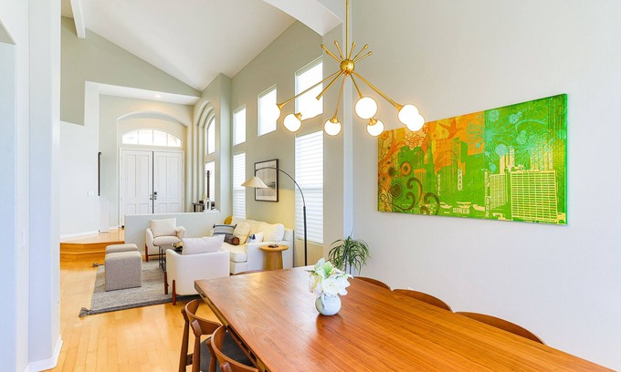 Fullerton House | Executive 4-bedroom home in gated community