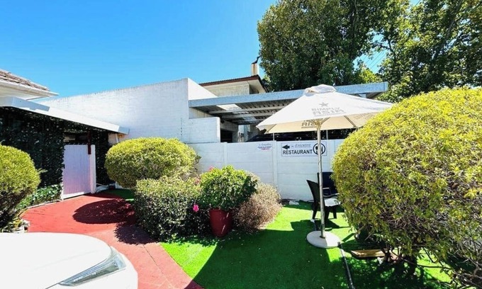 Eikenbosch House | Executive Accommodation Bellville