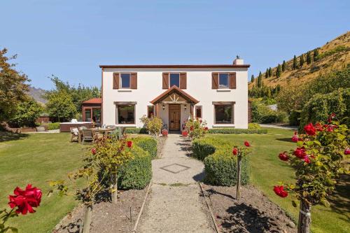 Lower Shotover House | Executive Detached Home Luxury Spa