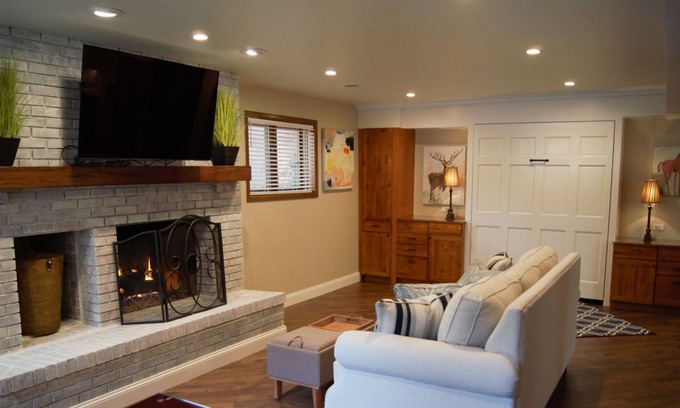 Ken Caryl Ranch Plains House | Executive Fully Furnished 1000+ sf 1 Bedroom Garden Level Guest Unit