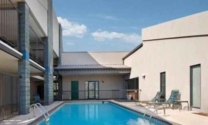 Enterprise Hotel | Executive Inn & Suites