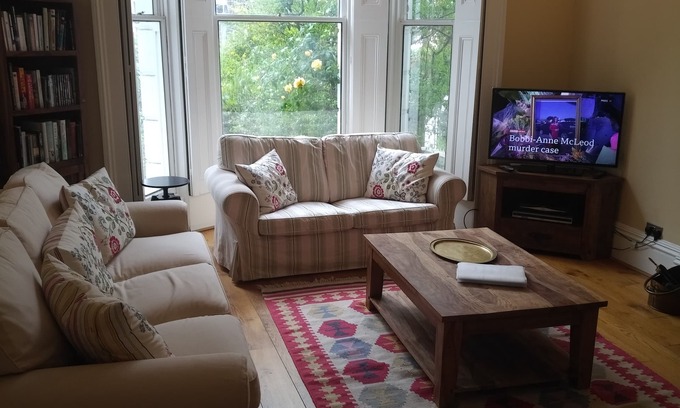 Holland Park Apartment | Executive Kensington Apartment for 2, free Hi-Speed WiFi, booking now for 2026