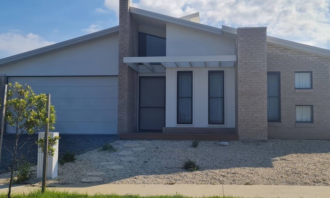 Bermagui House | Executive Luxury Home - 54 Songlark Street