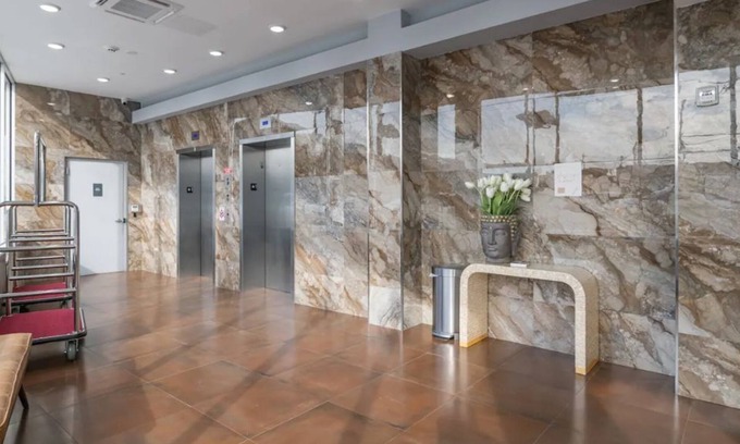 Hackensack River Waterfront Apartment | EXECUTIVE QUEEN SUITE + Rooftop Deck near PATH/NYC
