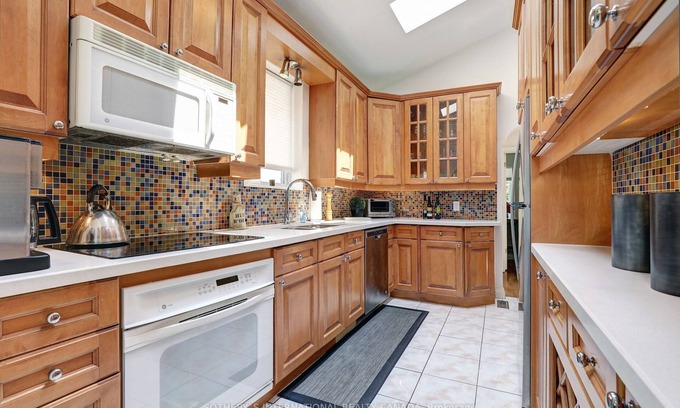 East York House | Executive Rental