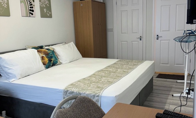 Thamesmead Apartment | Executive studio in London close to Airports and good transport system links.