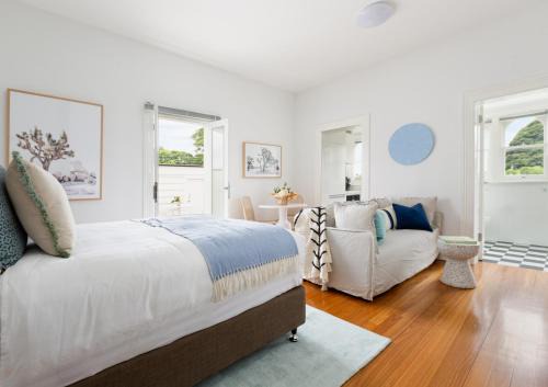 Lewisham Apartment | Executive Studio With Patio Near Trains