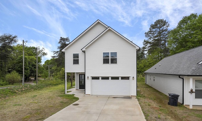 Travelers Rest House | Executive style Home, 4 beds 4.5 baths in Travelers Rest