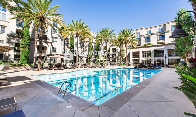 Airport Area House | Executive Suite on Scholarship #19