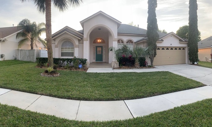 Orange Tree House | Executive Villa with south facing private pool & spa <10 miles to Disney/Golf