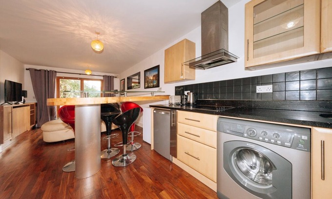 Dublin Apartment | Exhilarating 2BD Flat With Outdoor Patio, Dublin!
